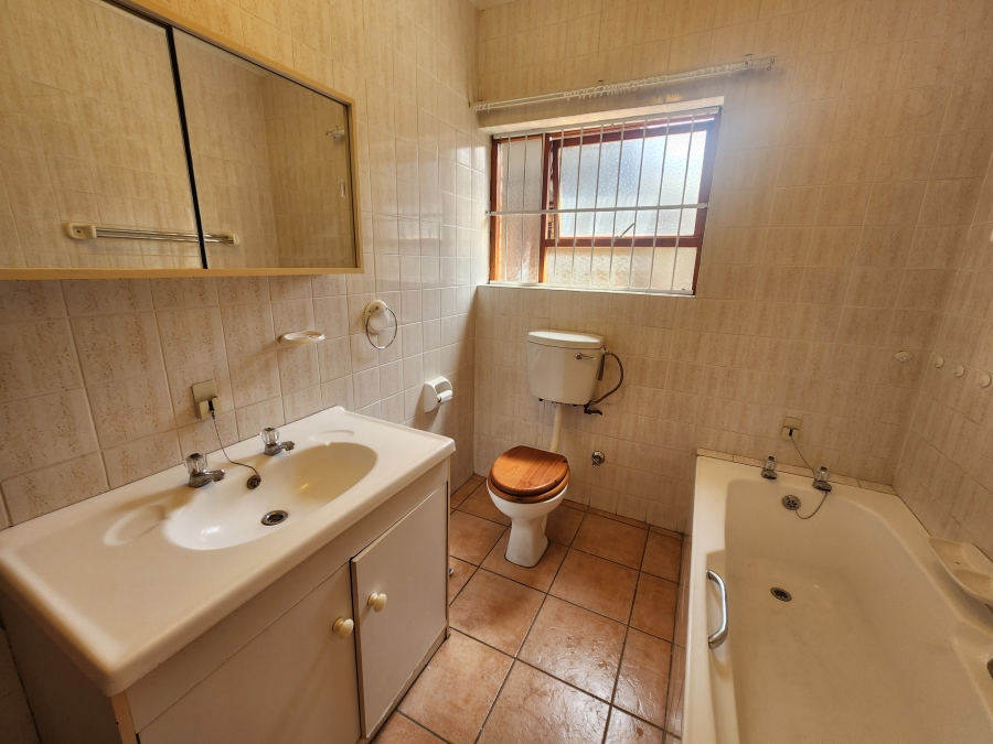 To Let 3 Bedroom Property for Rent in Mabille Park Western Cape